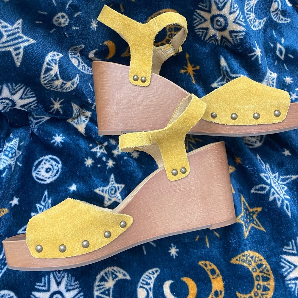 Anybody need a pair of summer shoes?